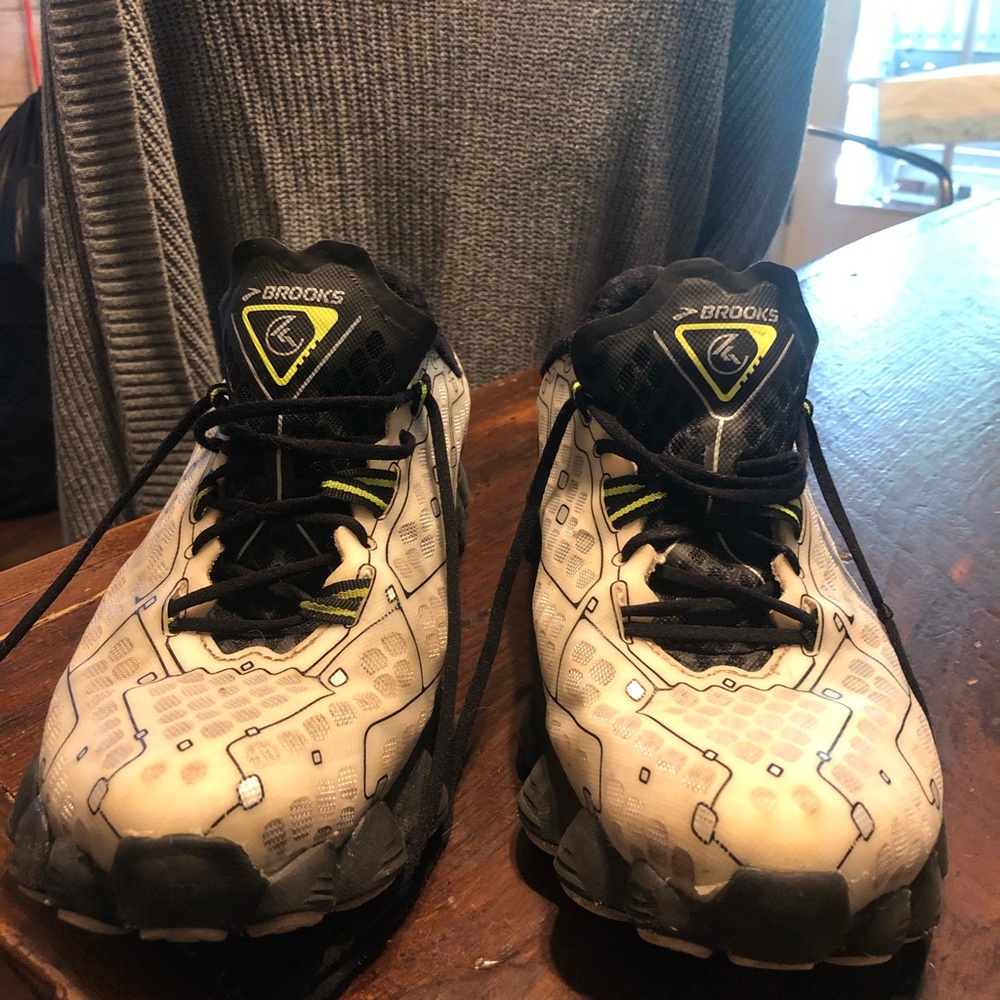 COPY - BROOKS NEURO Running Shoes